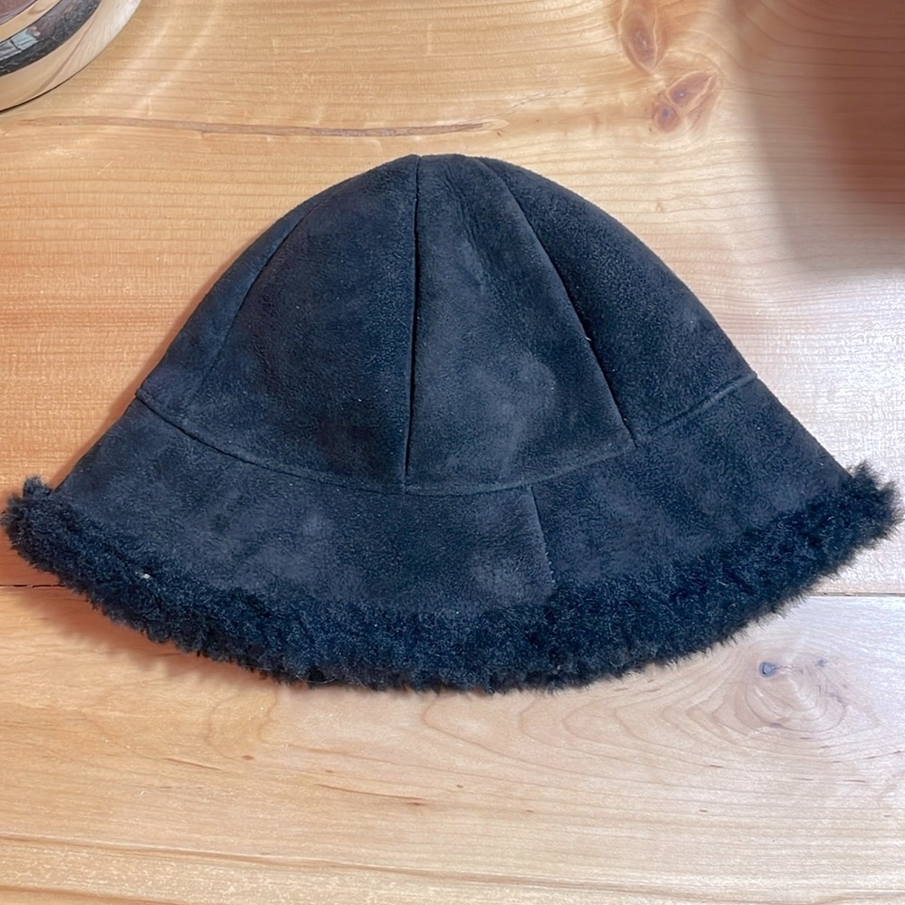 Black shearling bucket hat. Super warm. EUC